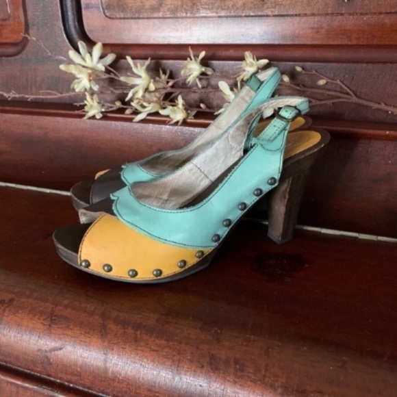 Retro Delight Jeffrey Campbell Studded Slingbacks - Picture 11 of 16